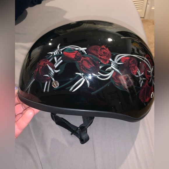 Daytona Skull Cap Helmet Barbed Roses half cap Women’s Medium - Picture 6 of 8